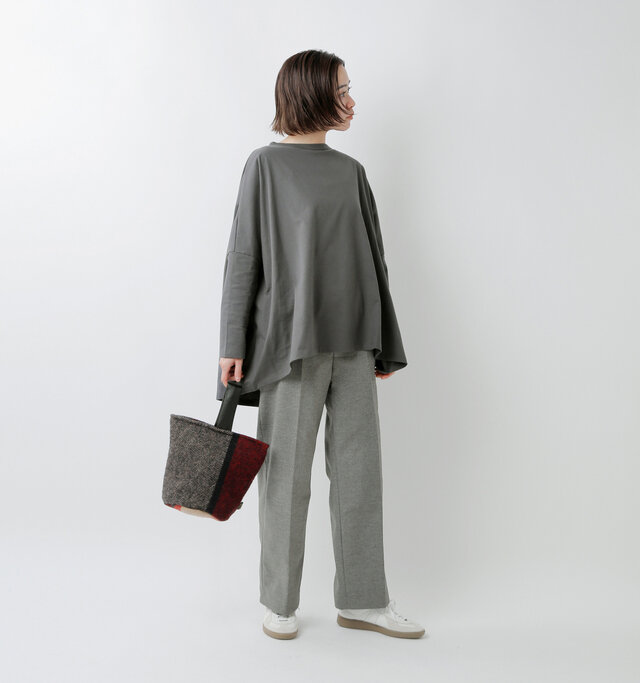 model saku：163cm / 43kg 
color : gray / size : M