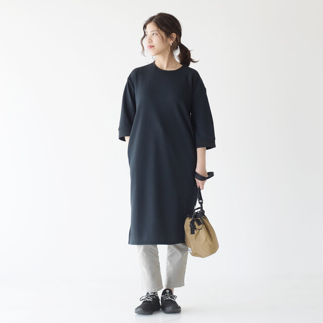 モデル: 157cm / 47kg
color:black / size:23.0cm