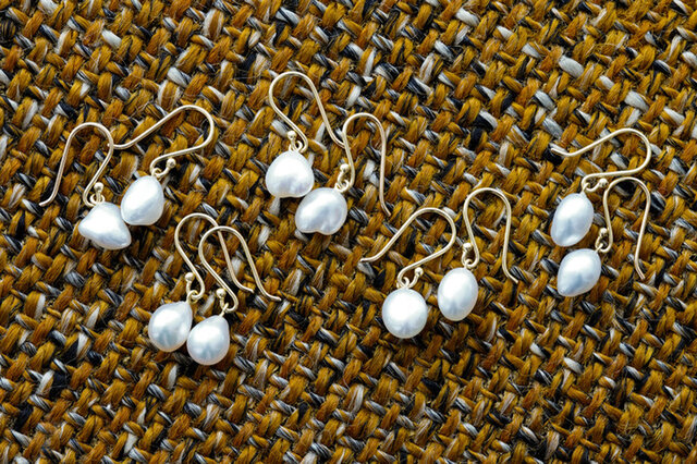 SOURCE｜Small Keshi Pearl Hanging Earrings 