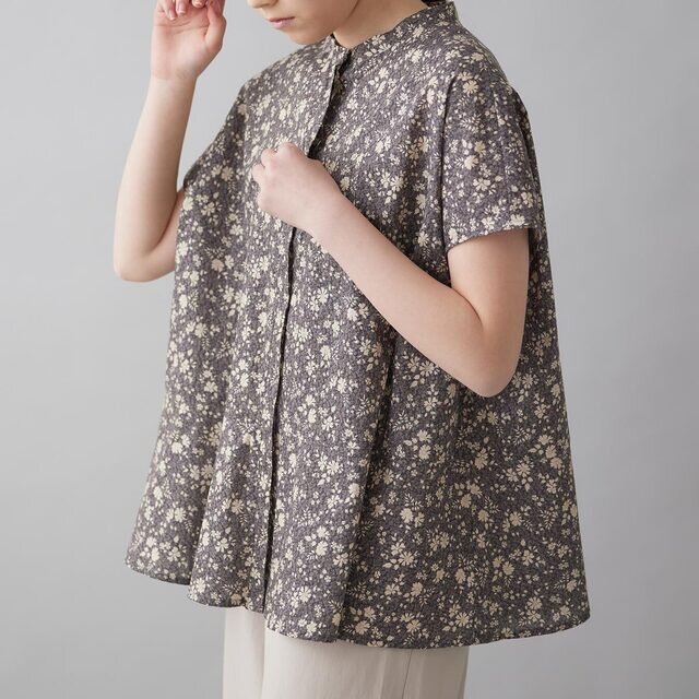 前立ては比翼仕立てになっており、全体を上品にまとめています。