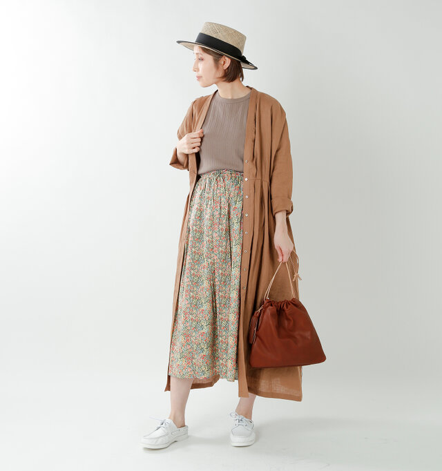 color : virginia meadow A / size : 38
あえて足元をメンズライクにはずしてみるのもおすすめです。
