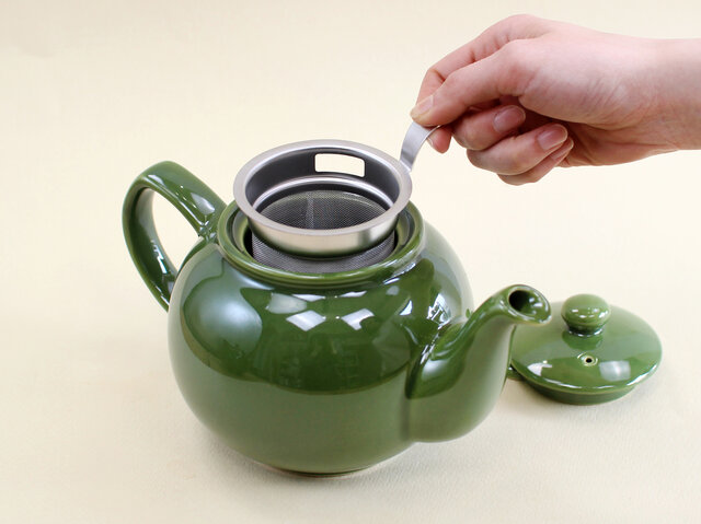 ぽってりと厚みのある陶器は、優れた保温性と耐久性を兼ね備えているので、毎日気軽に使えるのも嬉しいですね。