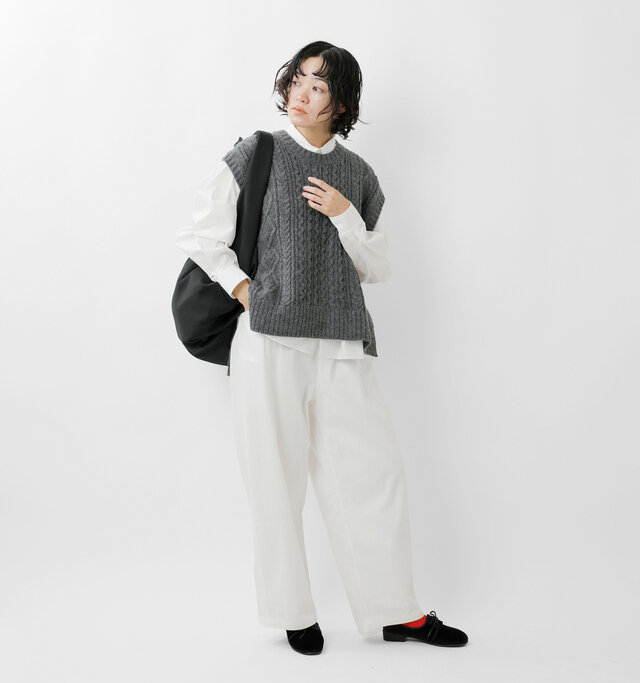 model saku：163cm / 43kg 
color : gray / size : F