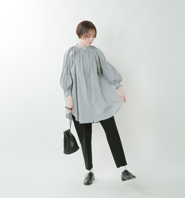 model saku:163cm / 43kg
color : black stripe / size : F