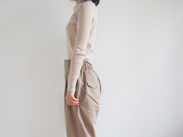 モデル身長:162cm、着用カラー:ベージュ