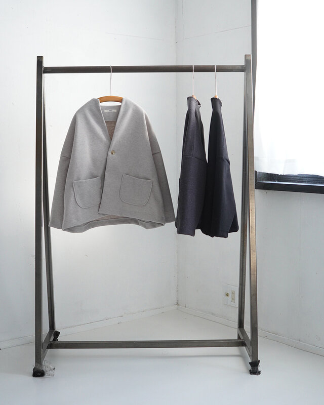 ライトグレー、チャコール、ブラック