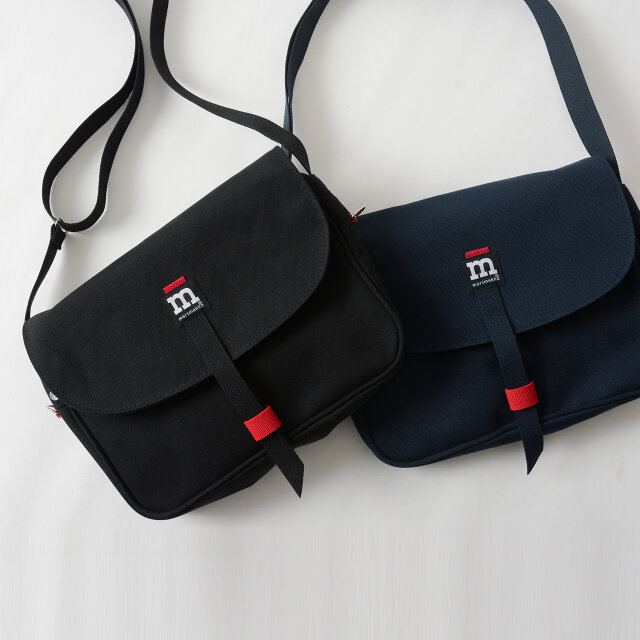 カラーは「black」と「navy」の2色をご用意しました。