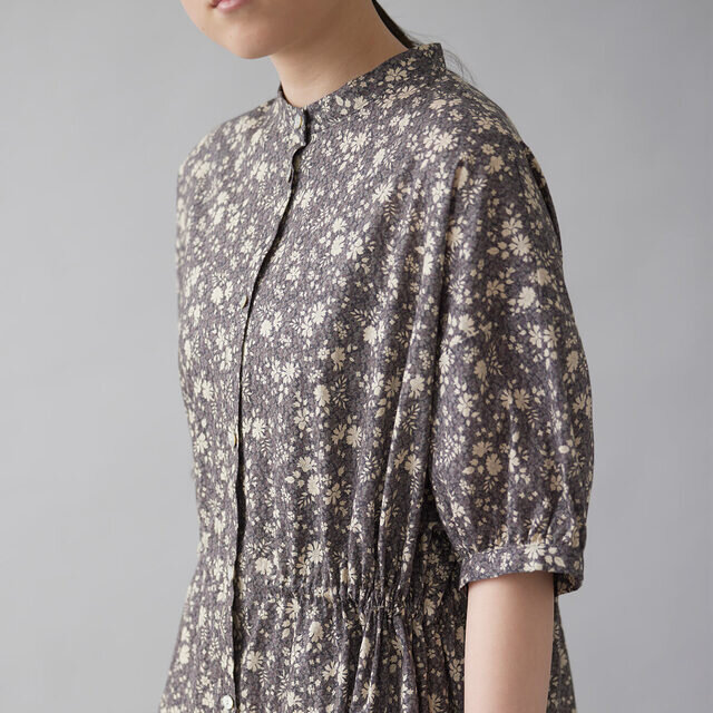 ウエストには内側から調節できるコード入りで、きゅっと絞ってブラウジングも可能です。