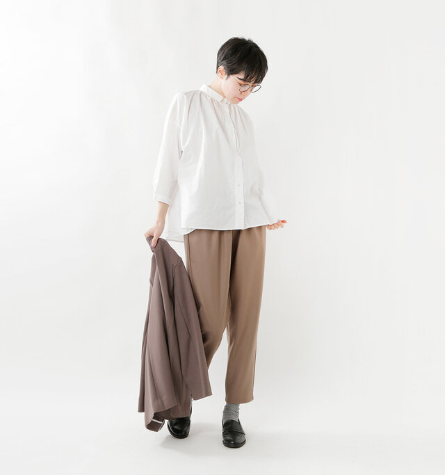 model saku:163cm / 43kg
color : off white / size : F