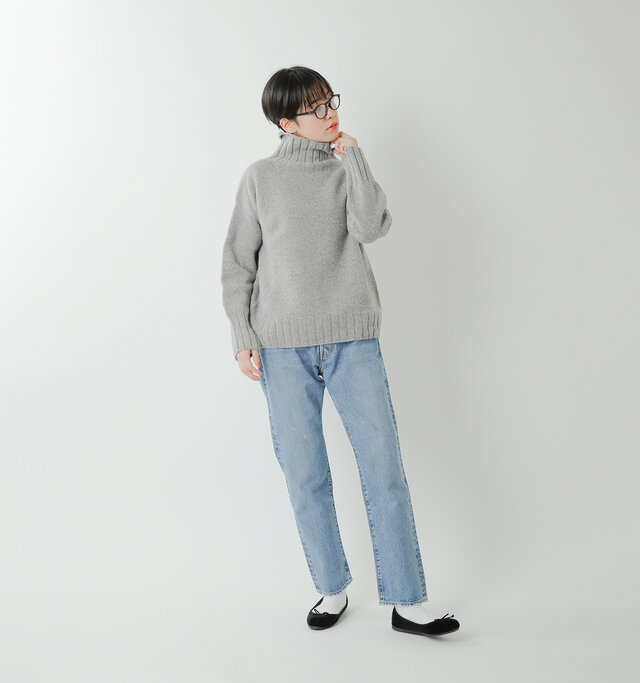 model saku:163cm / 43kg
color : flannel gray / size : 36