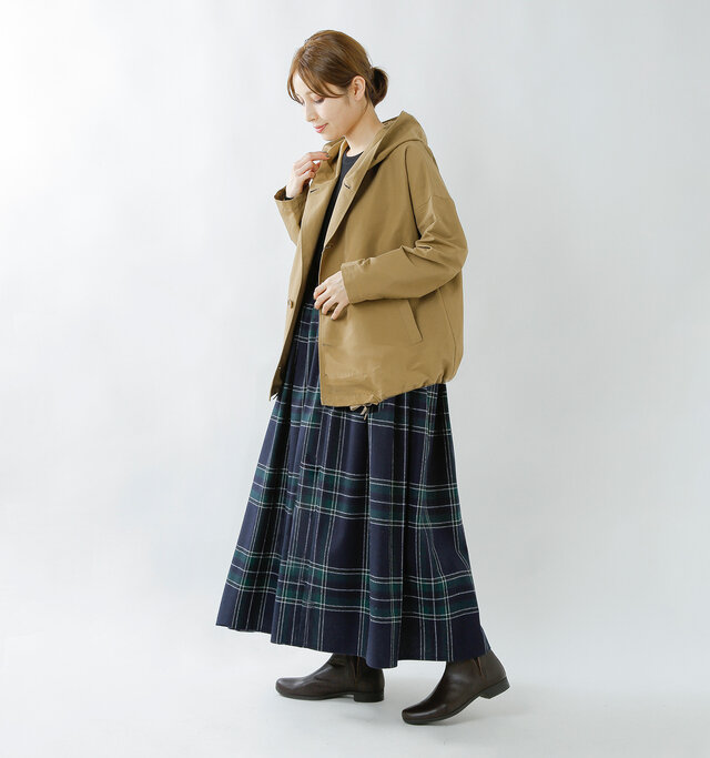 model yama:167cm / 49kg
color : beige / size : F