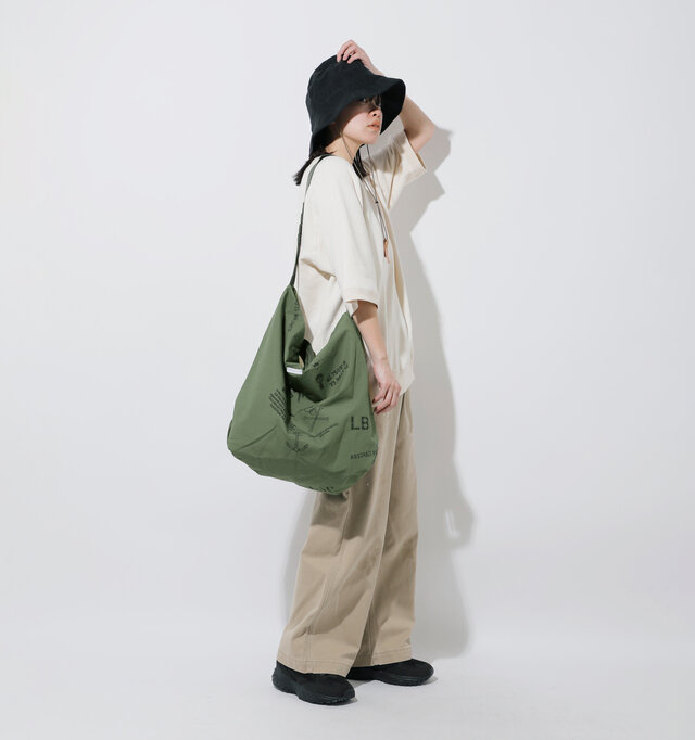 model saku：163cm / 43kg 
color : olive/ size : one