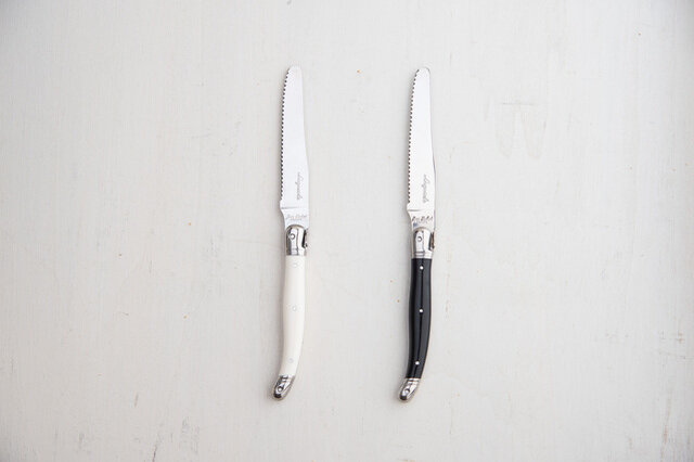 イングリッシュナイフ　左がミルク。右がブラック。