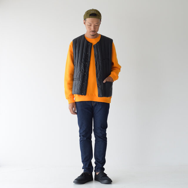 モデル:180cm / 72kg
color : black / size : 44(メンズXL)