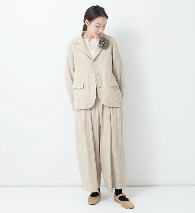 col:KINARI , model : 162cm