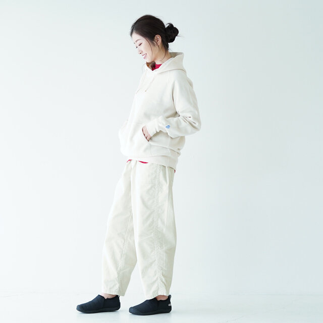モデル:166cm / 47kg
color : off white / size : 00(レディースS~M)