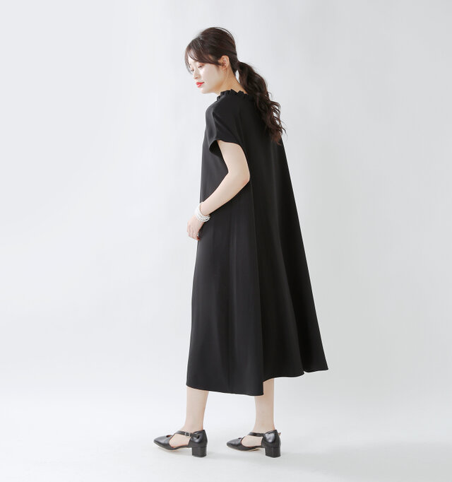 color : black / size : 38
ストレッチが効いて動きやすく、着心地も◎。カジュアルからフォーマルまで、様々なシーンで活躍してくれます。