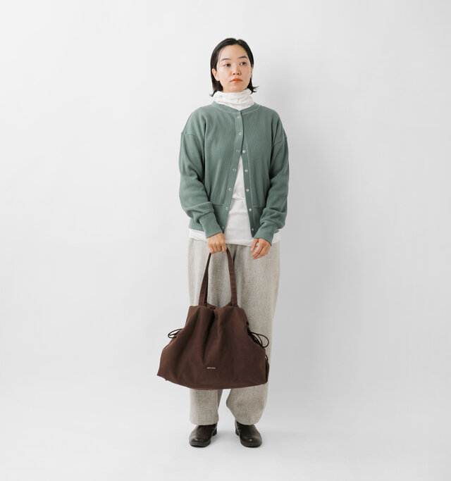 model saku:163cm / 43kg
color : dark sage / size : F