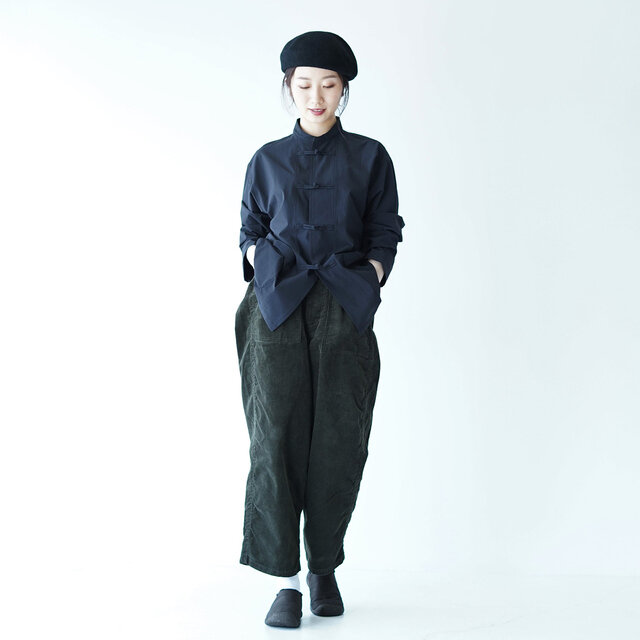 モデル:166cm / 47kg
color : triple black / size : 6.5(Women's-23.5cm)
