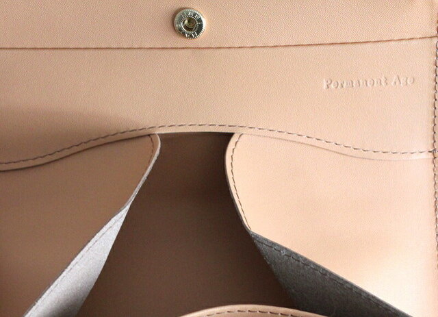 内側にPermanent ageのシンプルな刻印