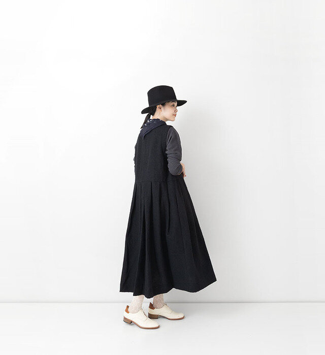 color : BLACK , model : 162cm