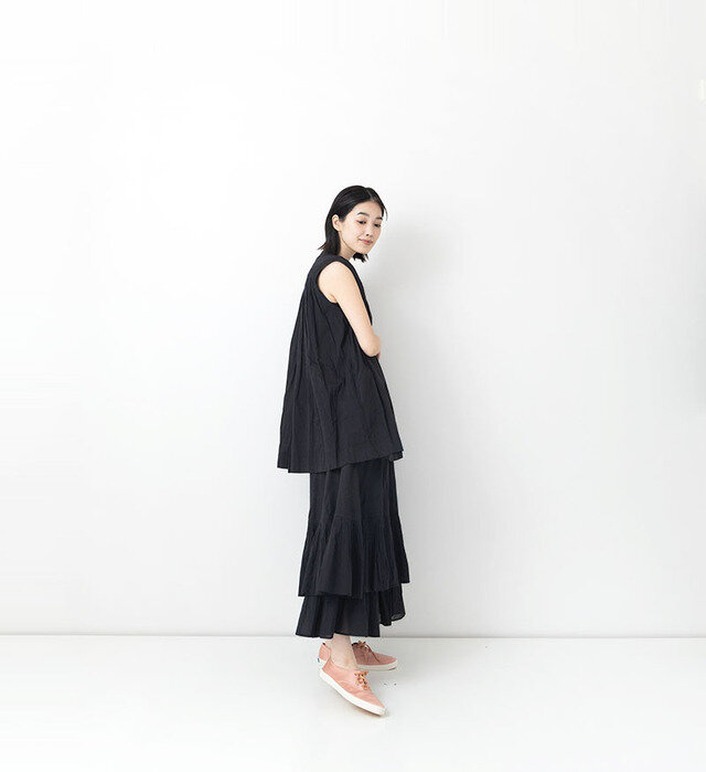 color : BLACK , model : 162cm