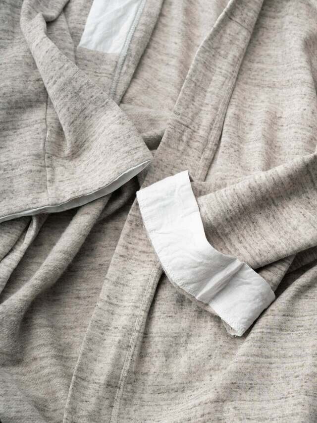 生地が二重になっていますので、襟がよれづらくなっているのと、チラリと見えるデザインが素敵。