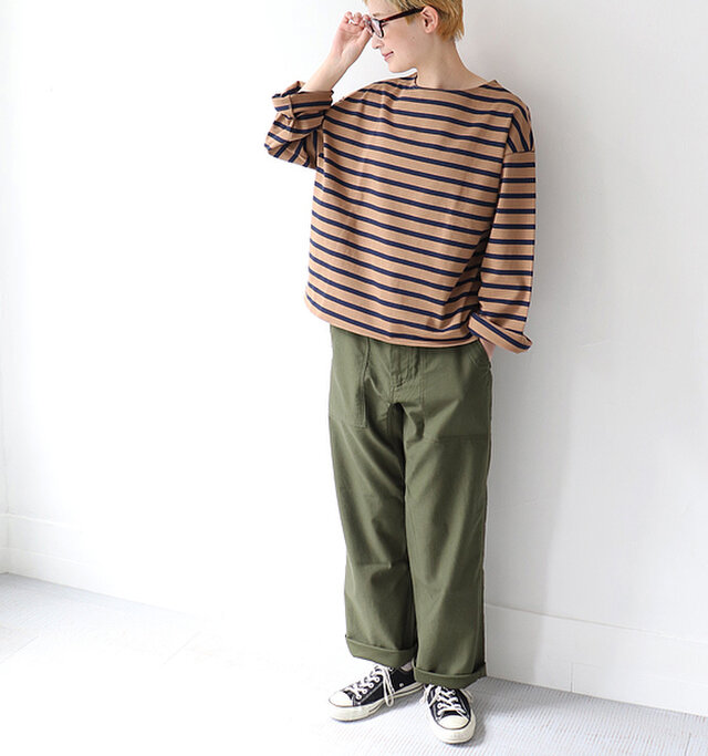 ベージュ×ネイビー 着用、モデル身長:164cm