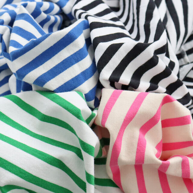 カラーによってボーダーのピッチが違うのもポイントですね!
ピンクはよく見ると真っ白ではなくキナリっぽいところも個人的なオススメです。