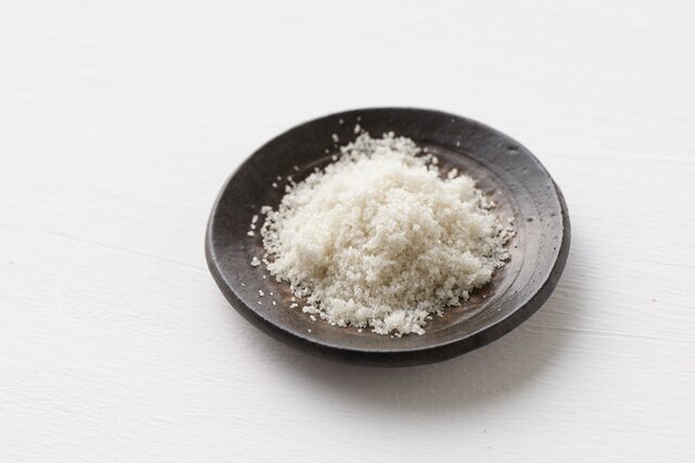 梅干しづくりに活躍するのがゲランドの塩。