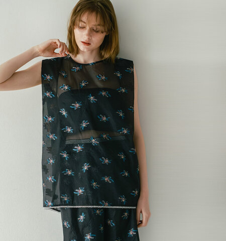 WHYTO.|マルベリーシルク バックオープン シアーフラワー ブラウス “back open sheer flower blouse” wht26hbl4091