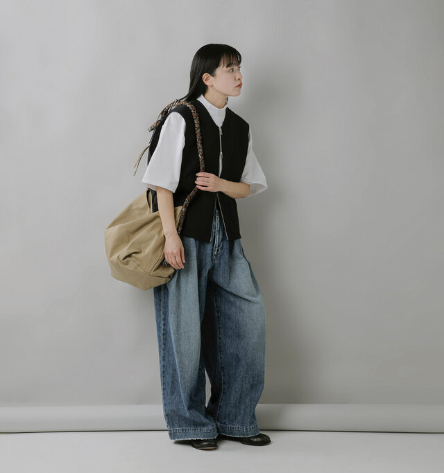 model saku:163cm / 43kg
color : beige / size : F