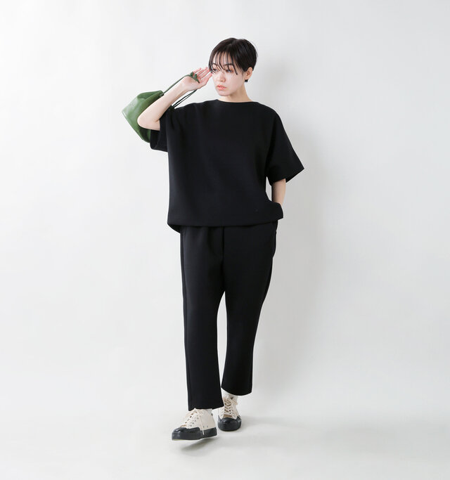 model saku：163cm / 43kg
color : black / size : M