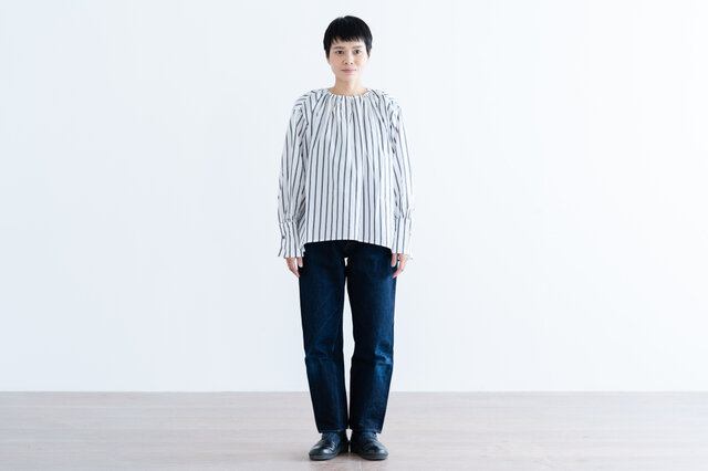 ホワイト×ブラック着用、モデル身長:158cm
