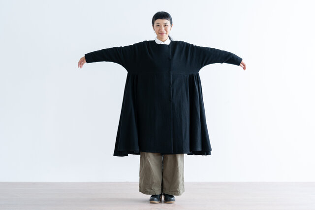 ブラック着用、モデル身長:160cm