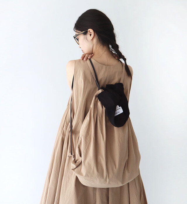 color : BEIGE、モデル162cm