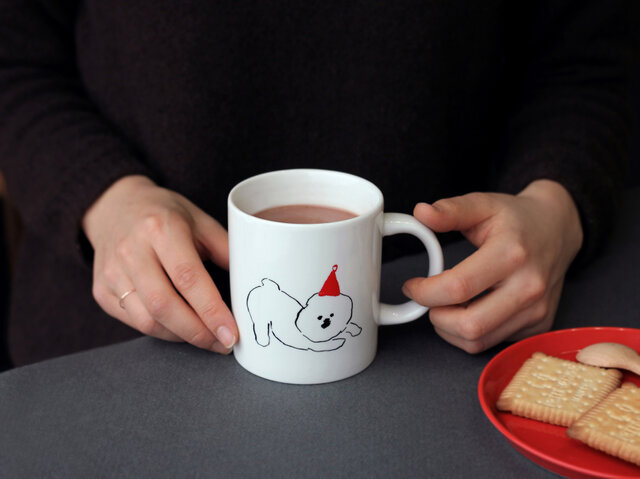 幅広の取っ手が持ちやすく、コーヒーや紅茶、スープなどをたっぷり入れて普段使いしやすいサイズ感もうれしいポイント。
