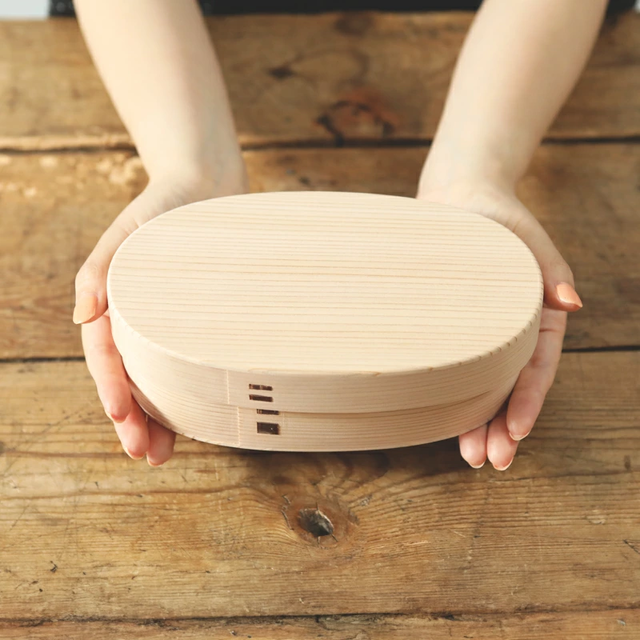 ■中サイズ
サイズ:約 185×105×65mm / 容量:560ml