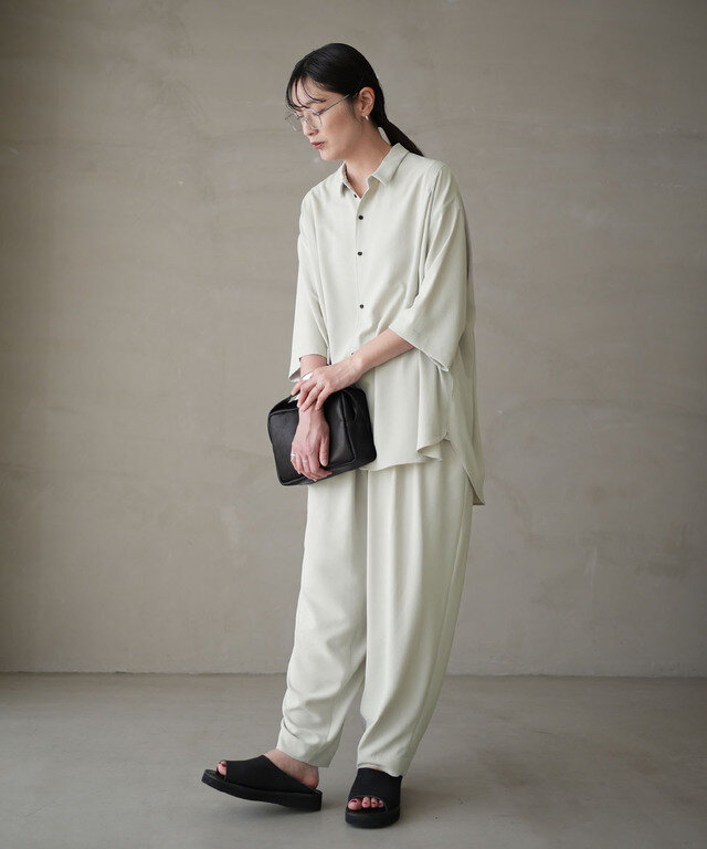 身長:165cm / 着用カラー:04 Frosty Grey / 着用サイズ:4