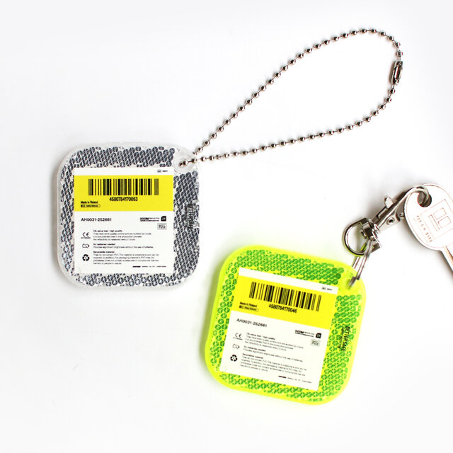 バーコードをデザインに取り入れた、シンプルなデザインが魅力。