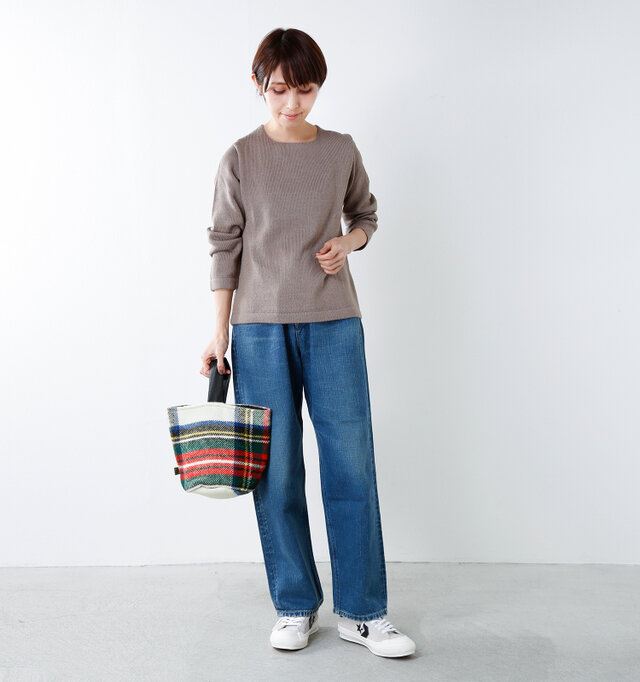 model yama:167cm / 49kg
color : dress stewart / size : one