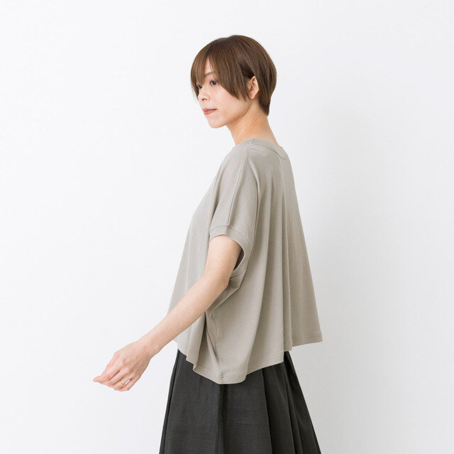 着用カラー:ベージュ