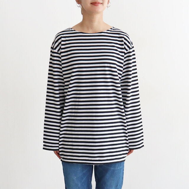 少し長めの着丈なので、安心感があるのはもちろん
スウェットやセーターなどの袖口、裾からチラ見せでも活躍します...!
1枚いるといろんな着方ができて万能です◎