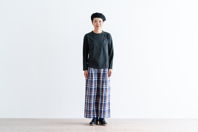 TOPダークグリーン / M 着用、モデル身長:160cm