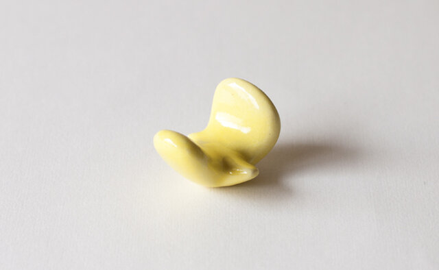 しっぽ側から。なだらかにカーブした背に、お箸の先端がぴったりフィットします。
