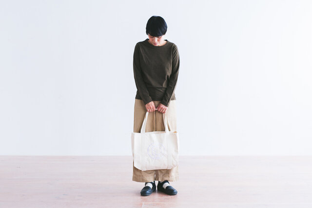 TOPカーキ / M 着用、モデル身長:158cm