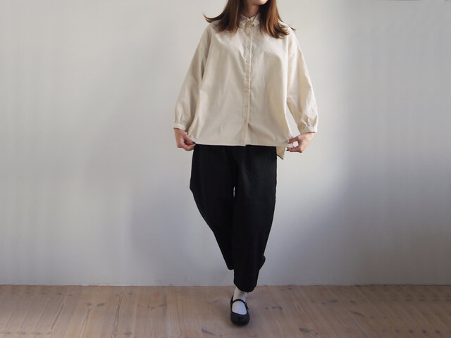 モデル身長:155cm、着用カラー:アイボリー