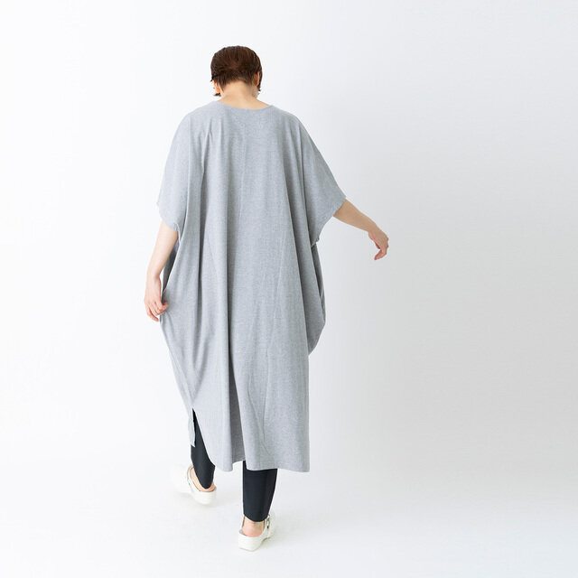 着用カラー:GREY