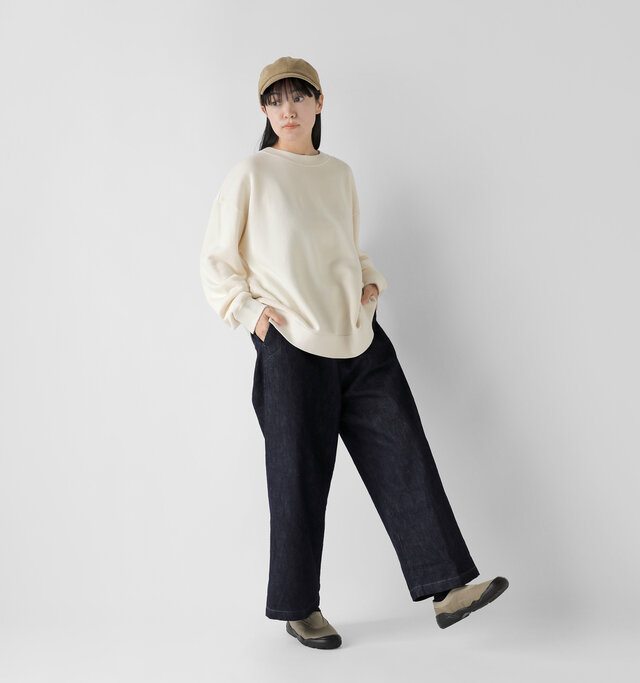 model saku:163cm / 43kg
color : beige / size : 23.0cm