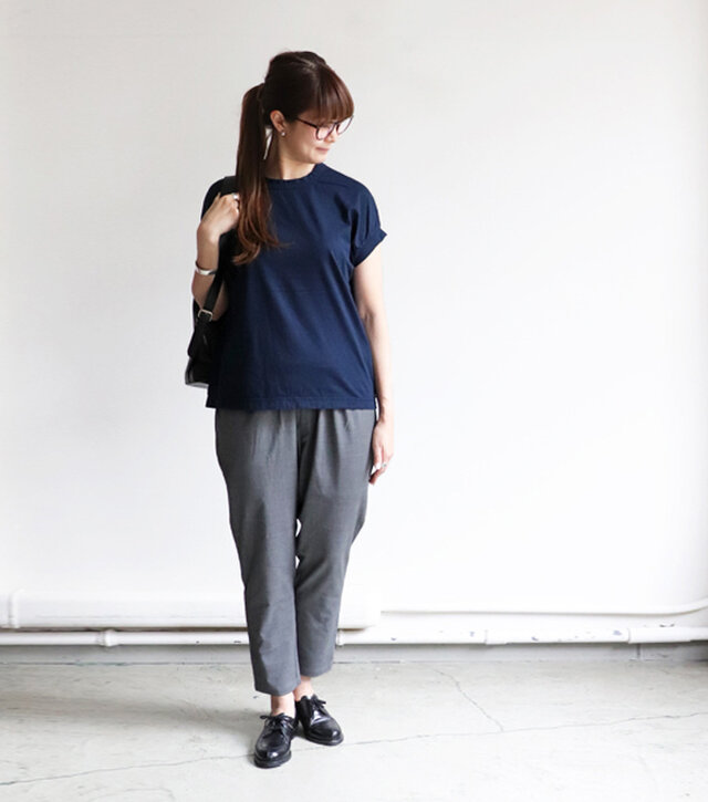ネイビー 着用、モデル身長:160cm